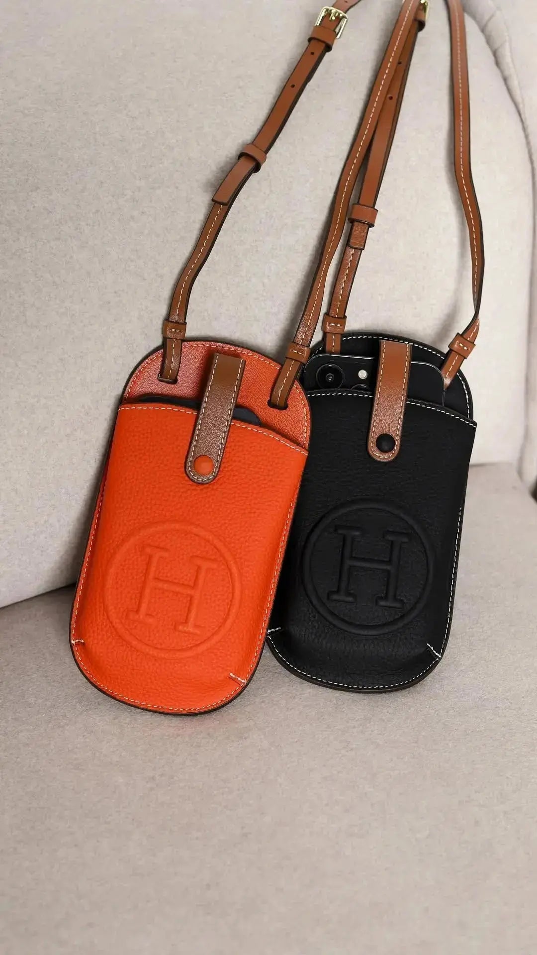 Le Pouch Orange Hermès iPhone 17 Pro Max Case Crossbody Strap BREATHE