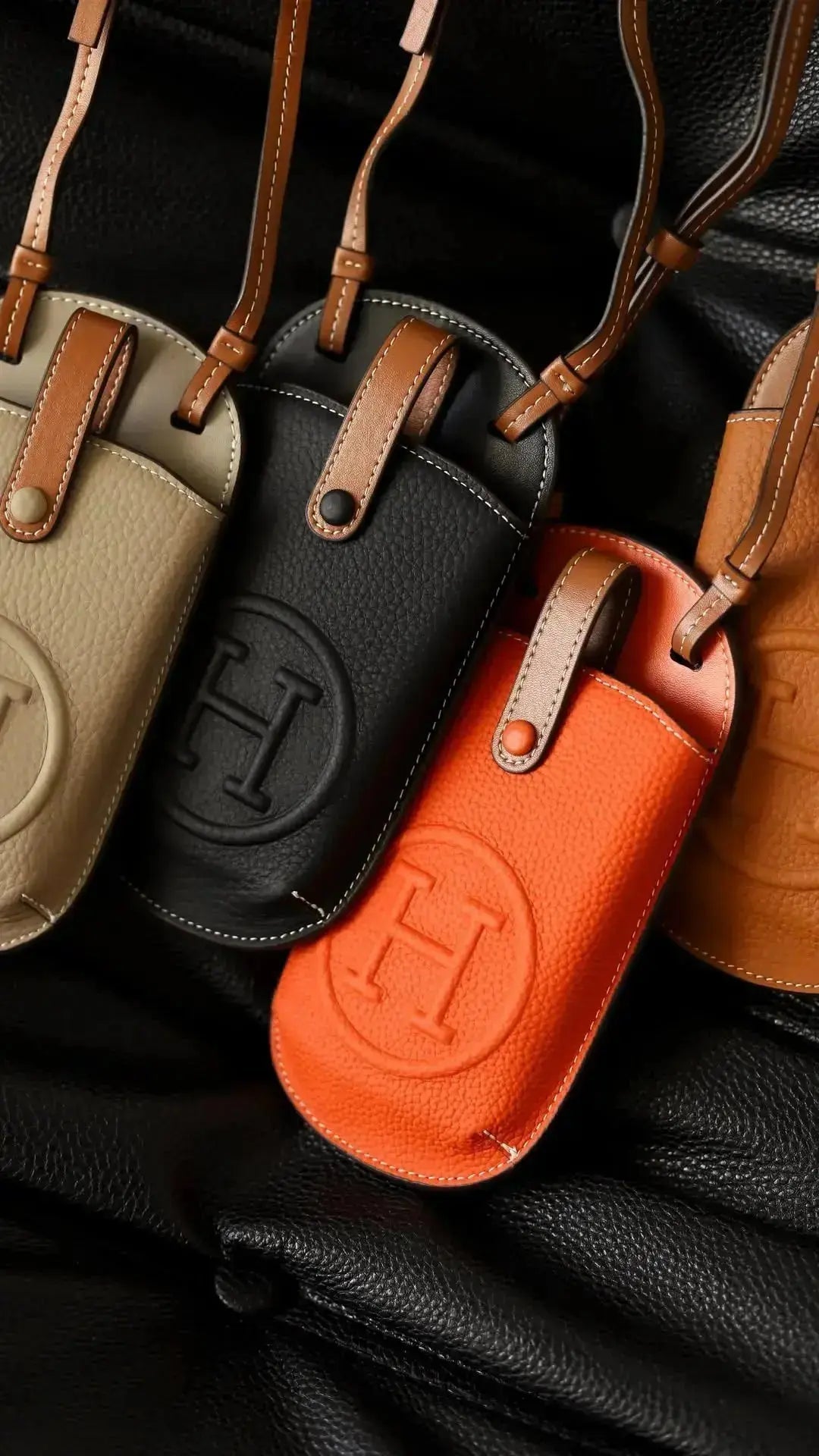 Le Pouch Black Hermès iPhone 17 Pro Max Case Crossbody Strap Bag BREATHE